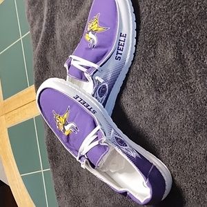 Minnesota Vikings Hey Dude Size 12 Shoes.